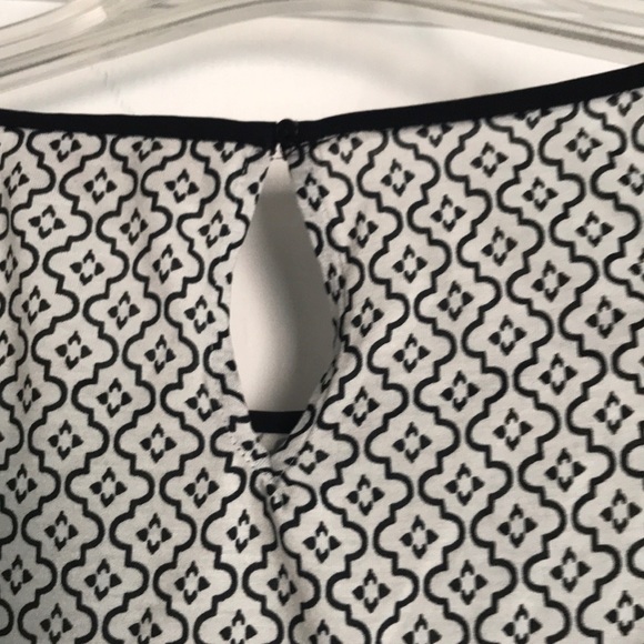 Black and white blouse - Picture 3 of 3